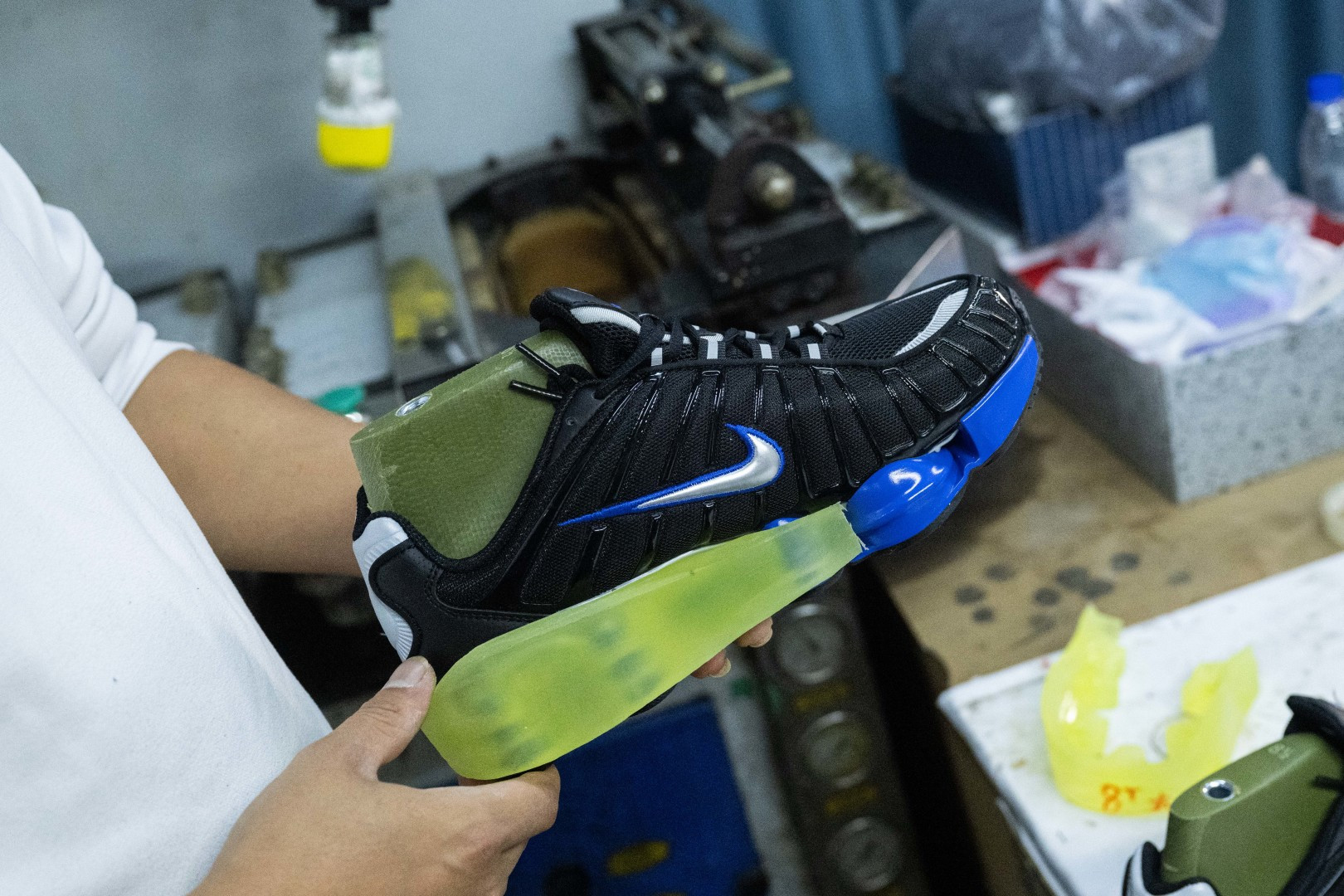 MAX版 目前最正确版本 Nike Shox TL系列 “Racer Blue”

•鞋身热熔压胶条 高频宽度一致 立体有压印纹理
•Swoosh双层叠加工艺 层次感饱满 
•Shox气柱与支撑框架精密衔接 精准对位 PU清晰
•鞋型 鞋身高度 后跟弧度 与原鞋一致 

货号：CN0151-004
尺码：39 40 40.5 41 42 42.5 43 44 44.5 45 45.5 46 47.5