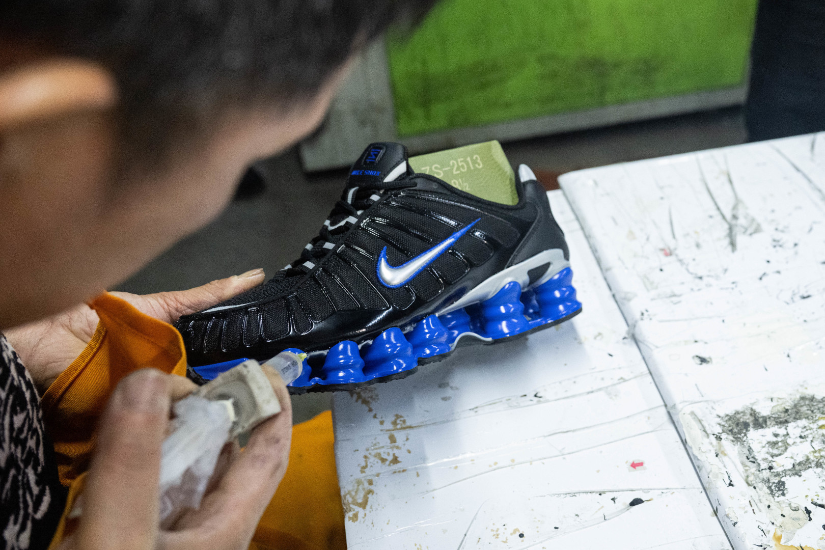 MAX版 目前最正确版本 Nike Shox TL系列 “Racer Blue”

•鞋身热熔压胶条 高频宽度一致 立体有压印纹理
•Swoosh双层叠加工艺 层次感饱满 
•Shox气柱与支撑框架精密衔接 精准对位 PU清晰
•鞋型 鞋身高度 后跟弧度 与原鞋一致 

货号：CN0151-004
尺码：39 40 40.5 41 42 42.5 43 44 44.5 45 45.5 46 47.5