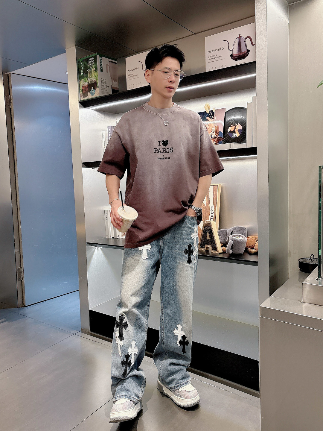 NO:162427,Paris 25SS spring and summer new style, old-fashioned printed short-sleeved light luxuryism, a must-have item for men and women's daily commuting outfits Correct version Welcome to compare Detailed features · 280g pure cotton double yarn sweat fabric · Special bold 32 double strands 1X1 threads · Wow glue broken bricks . Preparatory garments dyed, then faded fried snowflake process, then wash and make old. General washing and lifting effect · Double-needle thread cross-seaming process · Original model label washing tag brand moisture-proof paper packaging Color blue/coffee color/size S/M/L/XL,, T-shirt, alexander wang19860909巴黎25SS春夏新款 做旧印花短袖 轻奢主义 男女日常通勤穿搭必备单品 正确版本 欢迎对比 详细特征 · 280克 纯棉双纱汗布面料  · 同缸定染特种加粗32支双股1X1螺纹 · 哇胶碎砖 . 成衣做件染 再做褪色炒雪花工艺 再水洗做旧 . 普洗提升效果 · 双针车线跨缝工艺 · 原版主唛水洗吊牌品牌防潮纸包装 颜色蓝色/咖色/ 尺码S/M/L/XL,,T-shirt,alexander wang,Men's clothing