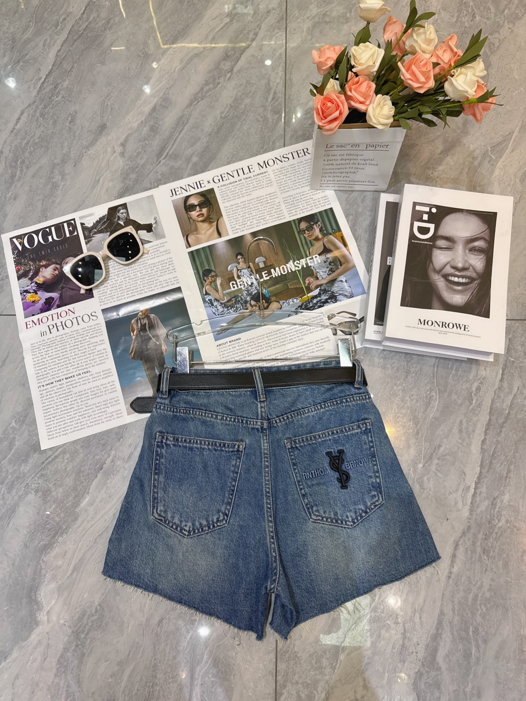 “YSL’s Summer-Inspired Women’s Outfits: Casual Fashion with Classic Blues and Unique Details” - 图片 6