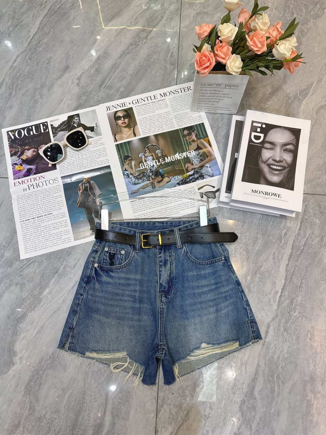 “YSL’s Summer-Inspired Women’s Outfits: Casual Fashion with Classic Blues and Unique Details” - 图片 5