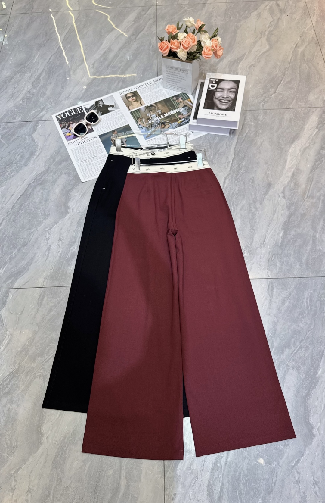 Title: High-End Women’s Suit with Unique Design Features and High-Quality Fabrics for Classic Style Summary: High-quality women’s suit with unique design, insulating fabrics, and classic style - 图片 4