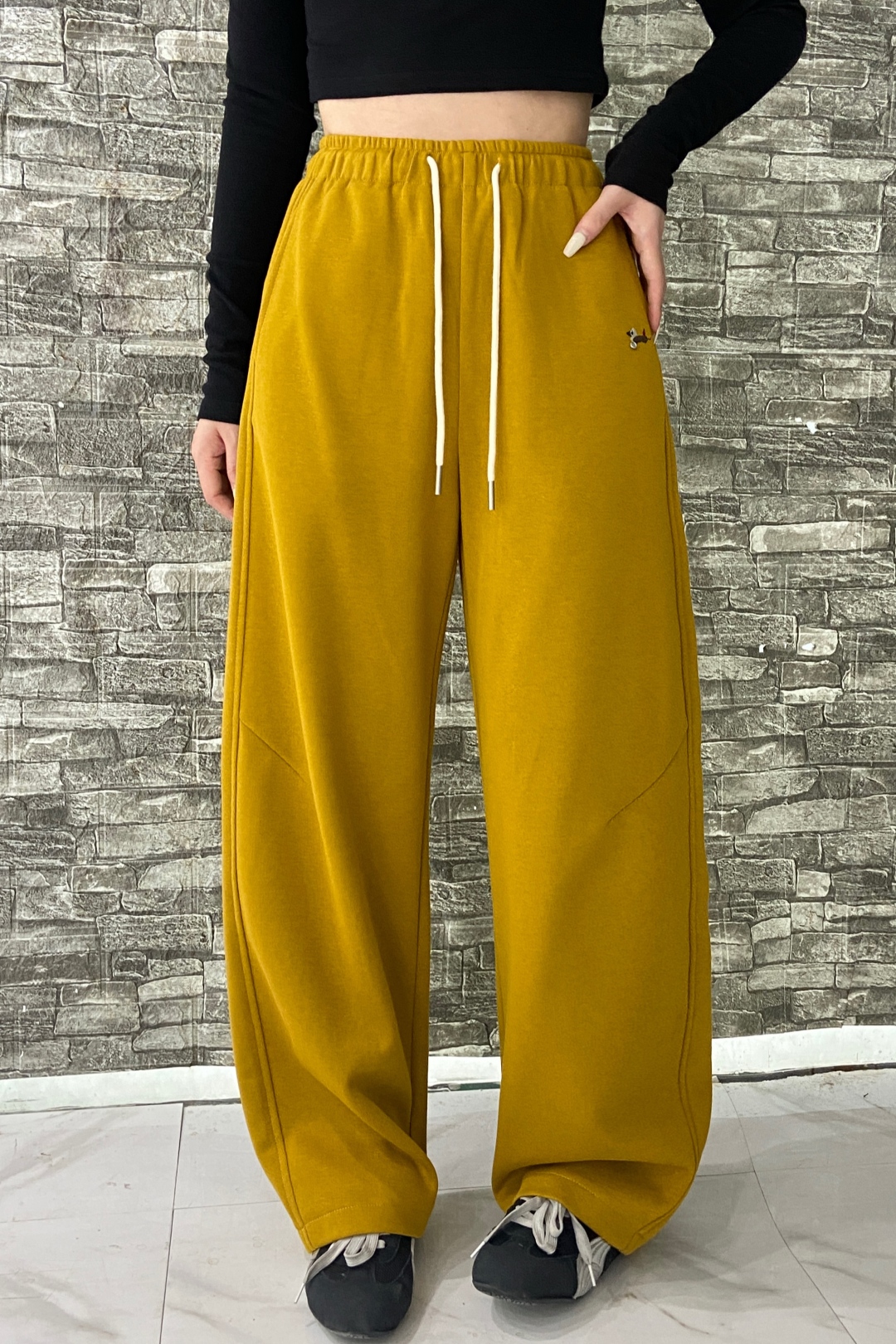 “High-Quality Women’s Clothes with Tube Battery Embroidery, Bright Colors, Loose Fit, and Unique Details” - 图片 5