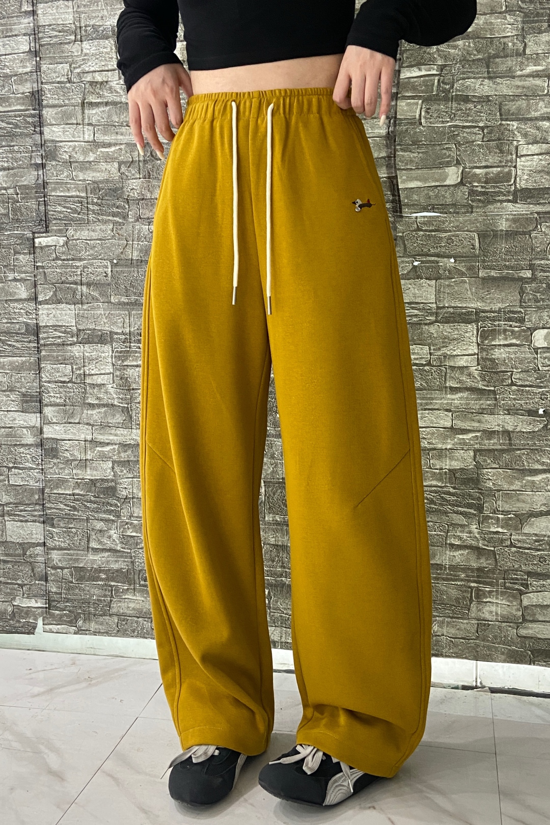 “High-Quality Women’s Clothes with Tube Battery Embroidery, Bright Colors, Loose Fit, and Unique Details” - 图片 3
