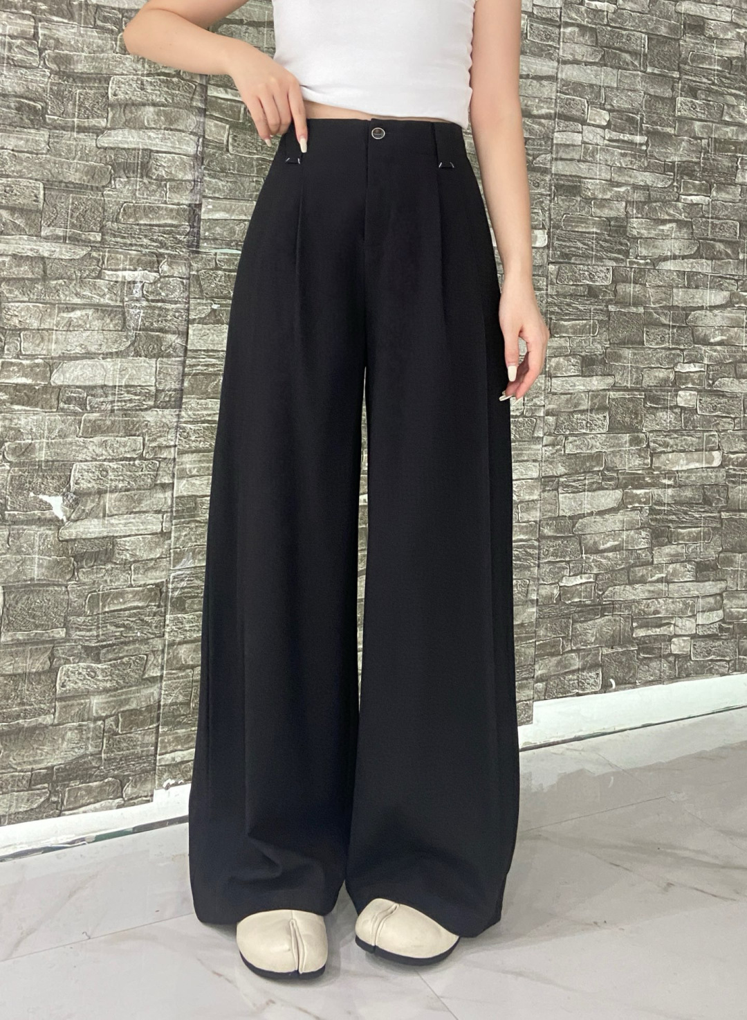 “High-Quality Women’s Suit Packaged with MM6 Blasts: Sense and Sweetness” - 图片 4