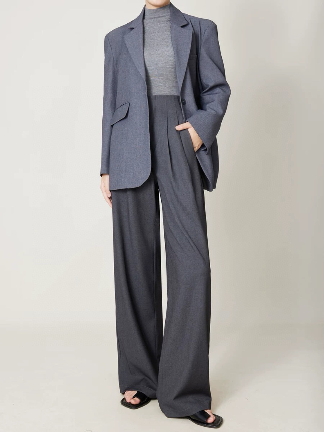 “High-Quality Women’s Suit Packaged with MM6 Blasts: Sense and Sweetness” - 图片 2