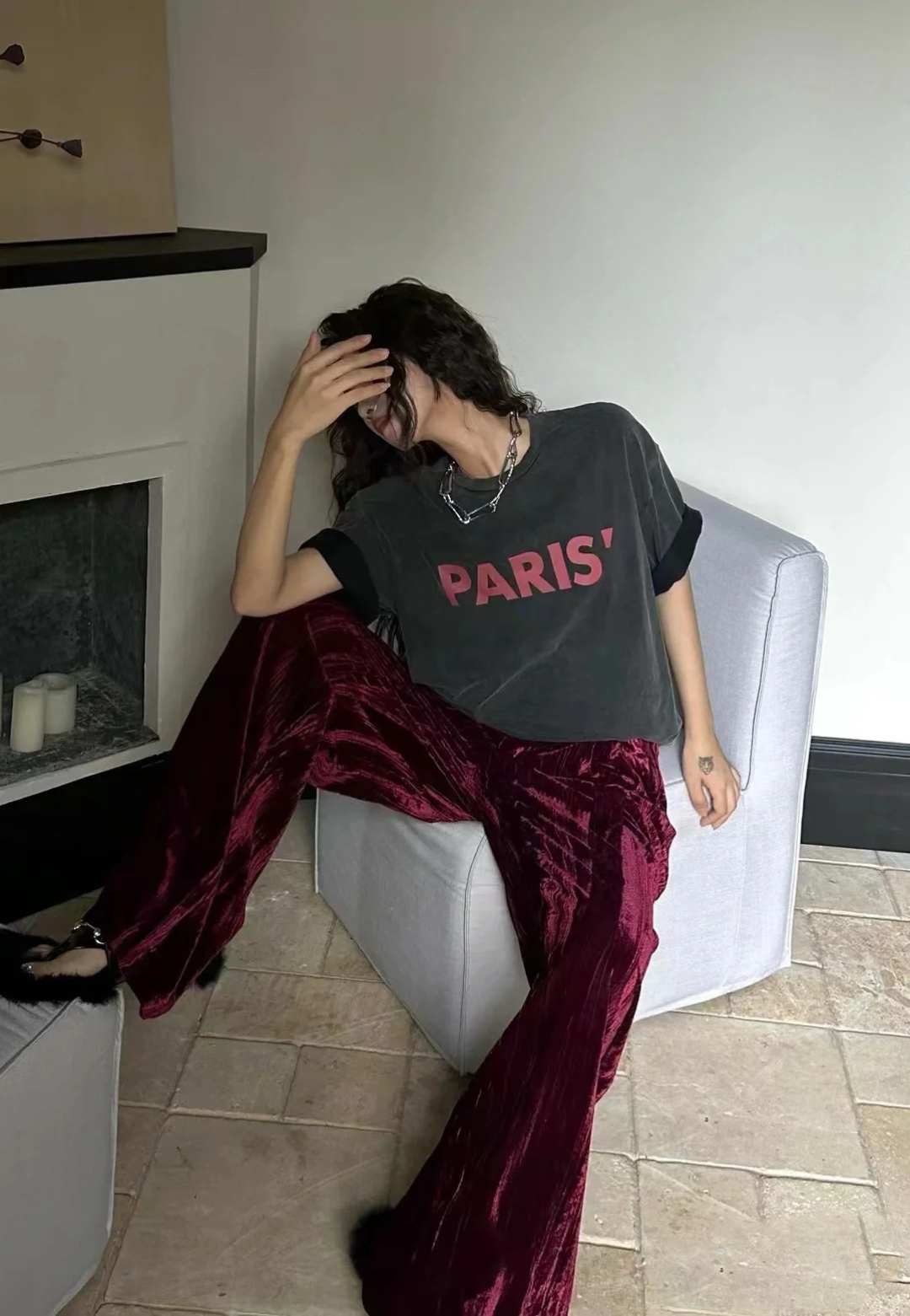 Title: High-Quality Women’s Clothes with Velvet Pants in Rich Red Wine Color Summary: Women’s clothes feature charming velvet pants in rich red wine color with a retro-luxe feel. Sizes: - 图片 2
