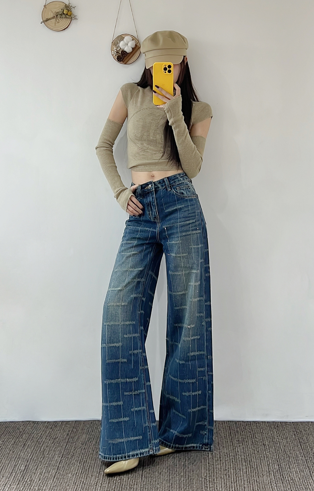 Title: High-End Women’s Suit with Miu-Explosive Jeans Summary: Premium suit includes stylish jeans in Cowboy Blue Ribbon story, offering high quality and fashion-forward design. - 图片 2