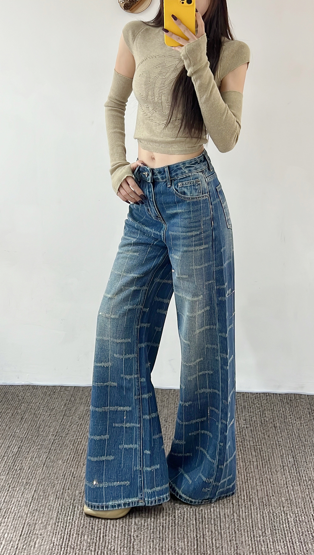 Title: High-End Women’s Suit with Miu-Explosive Jeans Summary: Premium suit includes stylish jeans in Cowboy Blue Ribbon story, offering high quality and fashion-forward design. - 图片 7