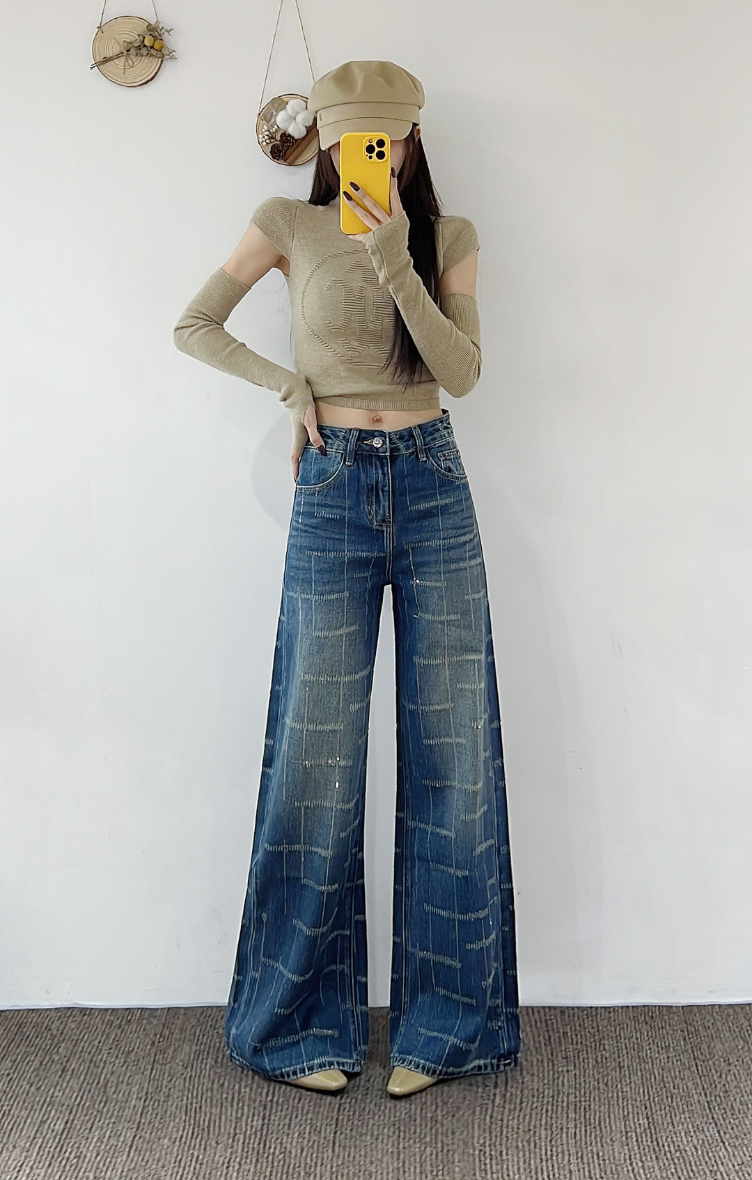 Title: High-End Women’s Suit with Miu-Explosive Jeans Summary: Premium suit includes stylish jeans in Cowboy Blue Ribbon story, offering high quality and fashion-forward design. - 图片 5