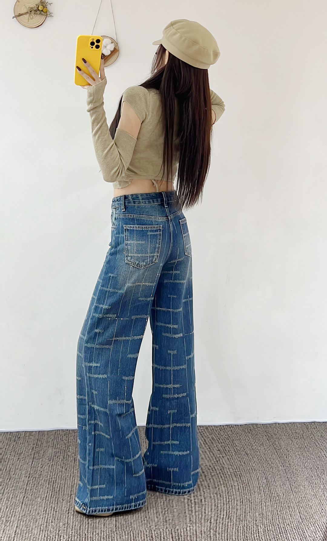 Title: High-End Women’s Suit with Miu-Explosive Jeans Summary: Premium suit includes stylish jeans in Cowboy Blue Ribbon story, offering high quality and fashion-forward design. - 图片 6