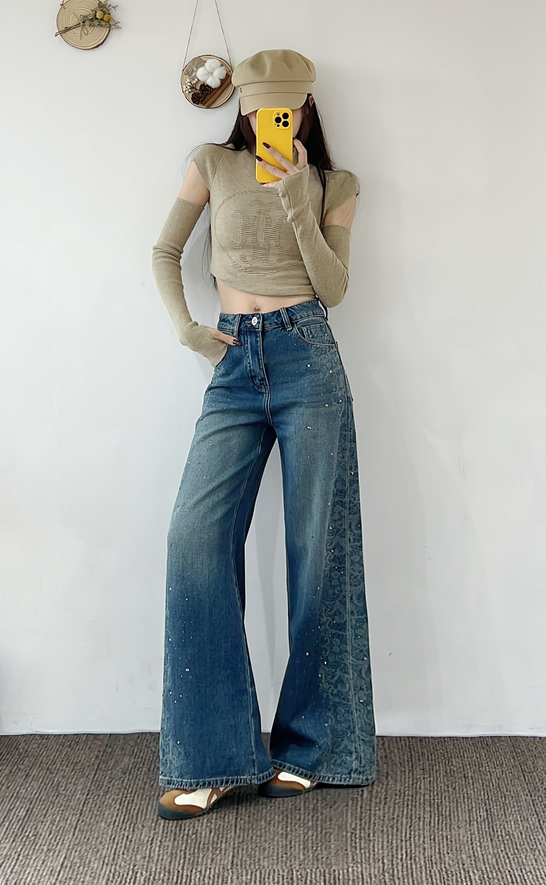 “High-End Women’s Suit: Miu-Exploited Unicorns and Classic Cowboys in Blue Diamond Styling” - 图片 3
