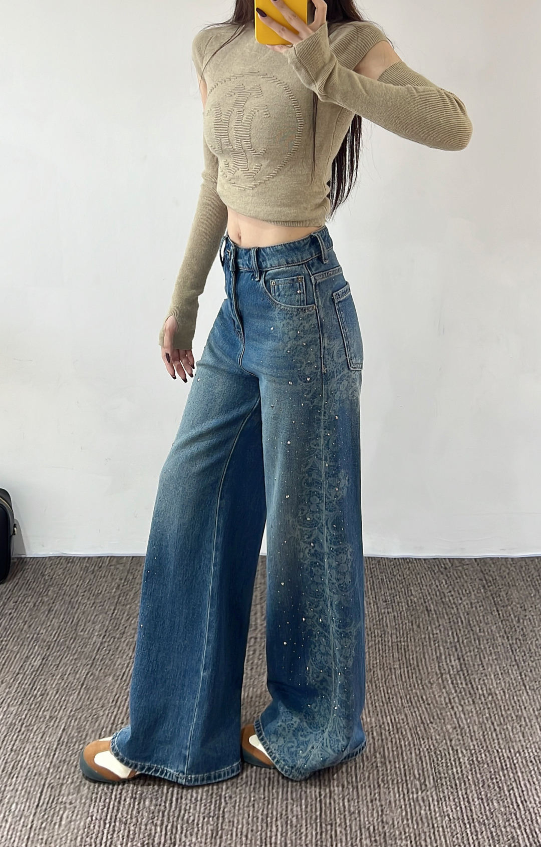“High-End Women’s Suit: Miu-Exploited Unicorns and Classic Cowboys in Blue Diamond Styling” - 图片 4