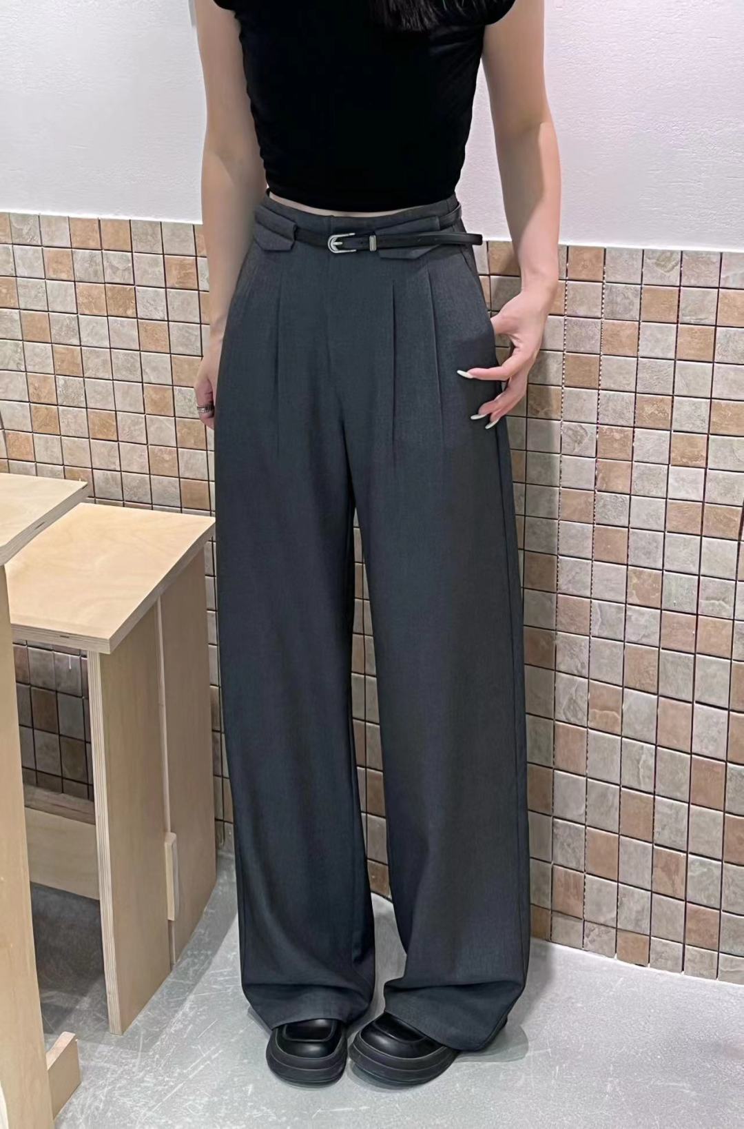 “High-Quality Women’s Suit with Pound Push for Acne Shorts SMLXL” - 图片 6