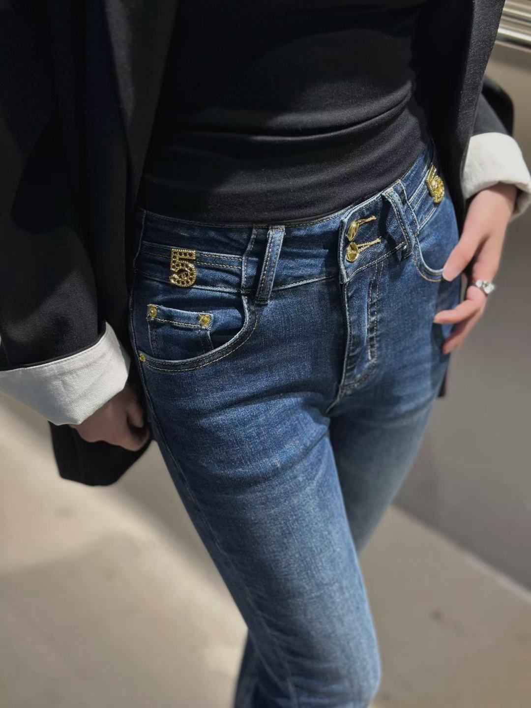 “High-Quality Women’s Dress: Blue Jeans, Classic Cowboys, High-Strength Fashion Design with Double-Gold Buttons” - 图片 5