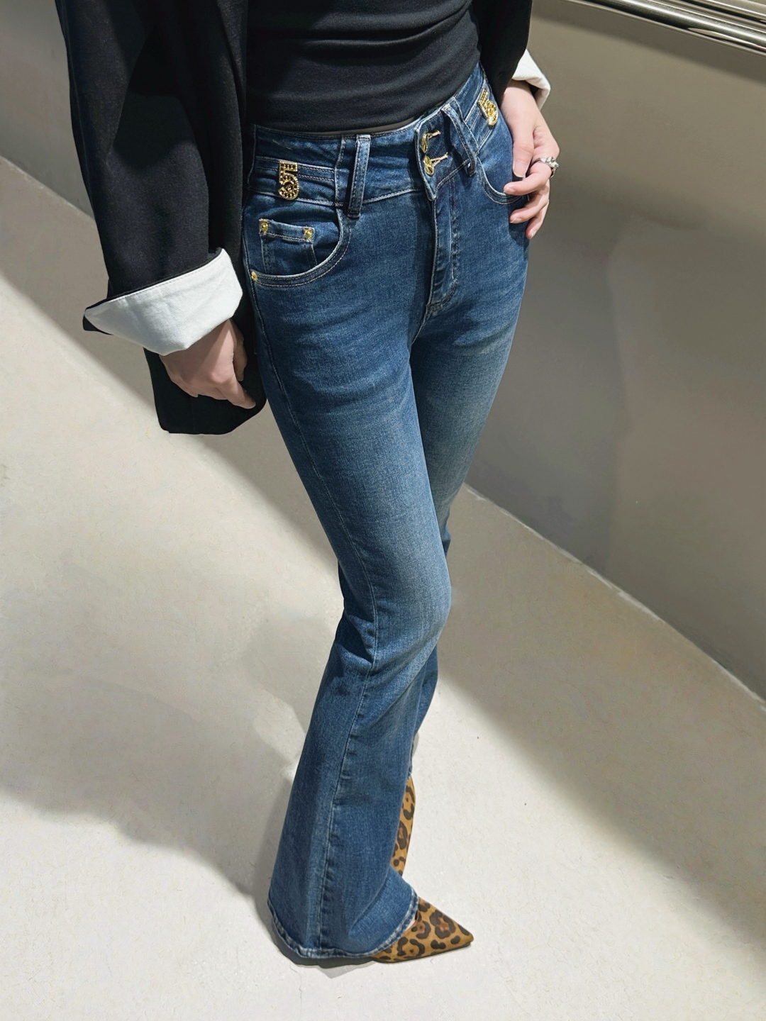 “High-Quality Women’s Dress: Blue Jeans, Classic Cowboys, High-Strength Fashion Design with Double-Gold Buttons” - 图片 3