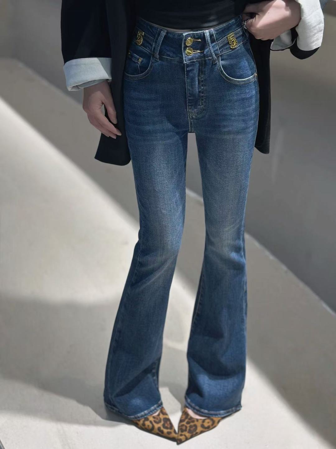 “High-Quality Women’s Dress: Blue Jeans, Classic Cowboys, High-Strength Fashion Design with Double-Gold Buttons” - 图片 4