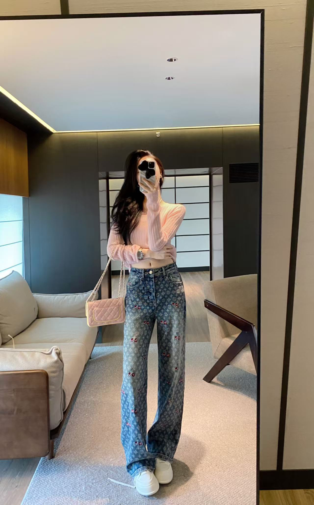 “LV-Inspired High-Quality Women’s Suit with Wide-Legged Pants and Cherry Embellishments” - 图片 2