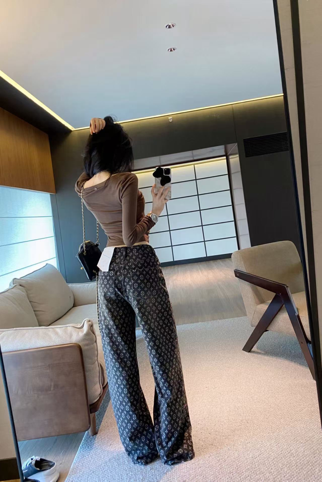 “LV-Inspired High-Quality Women’s Suit with Wide-Legged Pants and Cherry Embellishments” - 图片 8