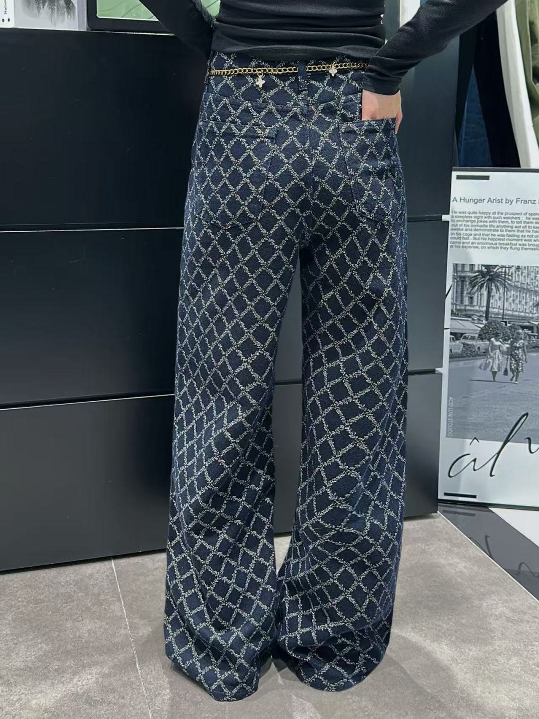 High-Waisted Wide Leg Jeans with Chain Detail - Stylish & Comfortable 4 cmp i1756815483914 5735 0 3
