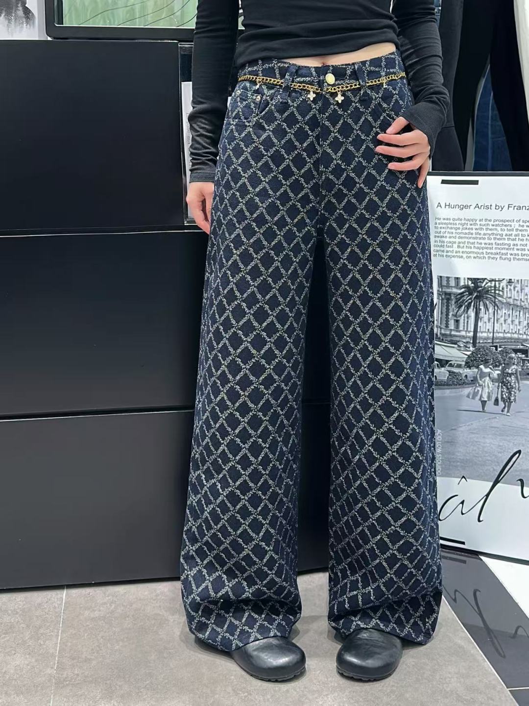 High-Waisted Wide Leg Jeans with Chain Detail - Stylish & Comfortable 2 cmp i1756815483914 7279 0 2