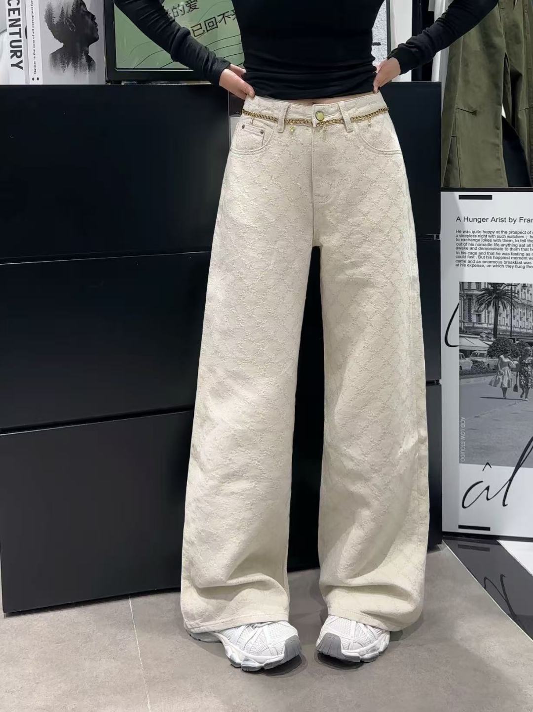 High-Waisted Wide Leg Jeans with Chain Detail - Stylish & Comfortable 1 cmp i1756815483914 7638 0 1