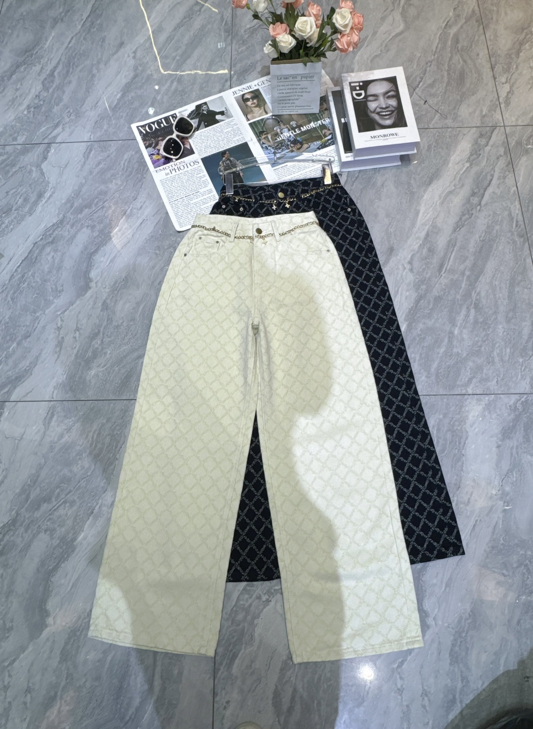 High-Waisted Wide Leg Jeans with Chain Detail - Stylish & Comfortable 5 cmp i1756815483976 3968 0 4