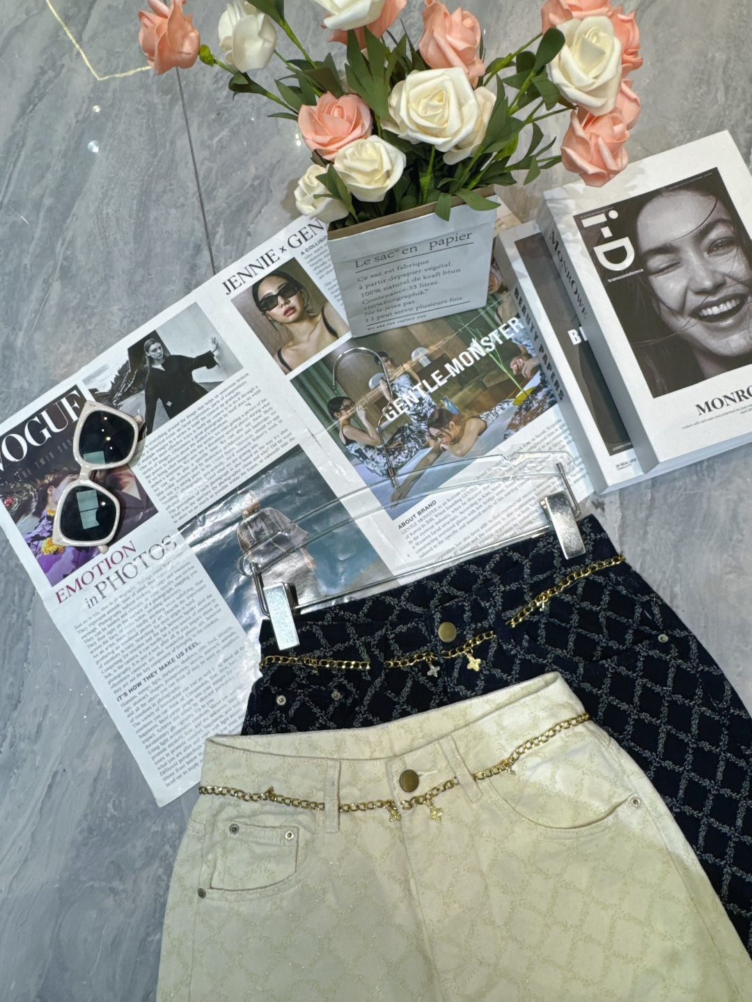 High-Waisted Wide Leg Jeans with Chain Detail - Stylish & Comfortable 6 cmp i1756815494492 7244 0 6