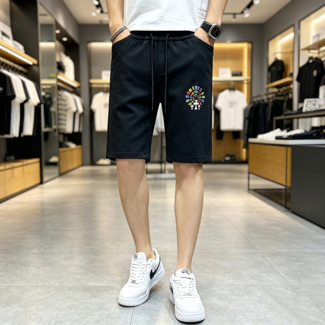 NO:863033,Chro* SS26 men's casual shorts for early spring and summer are a versatile item. The elastic waist drawstring design has a soft feel and good shape retention. The low-elastic structure makes the pants just right and not easy to wrinkle!  Code number M-XXXL,,chrome hearts,shorts,19860909Chro*克罗心 ss26早春夏款男士休闲短裤,堪称百搭单品,弹性松紧腰边抽绳设计,手感柔软、保型性好、低弹丝的构造使裤身弹性恰到好处,并且不易起皱！码数M-XXXL,,chrome hearts,shorts,,Men's clothing