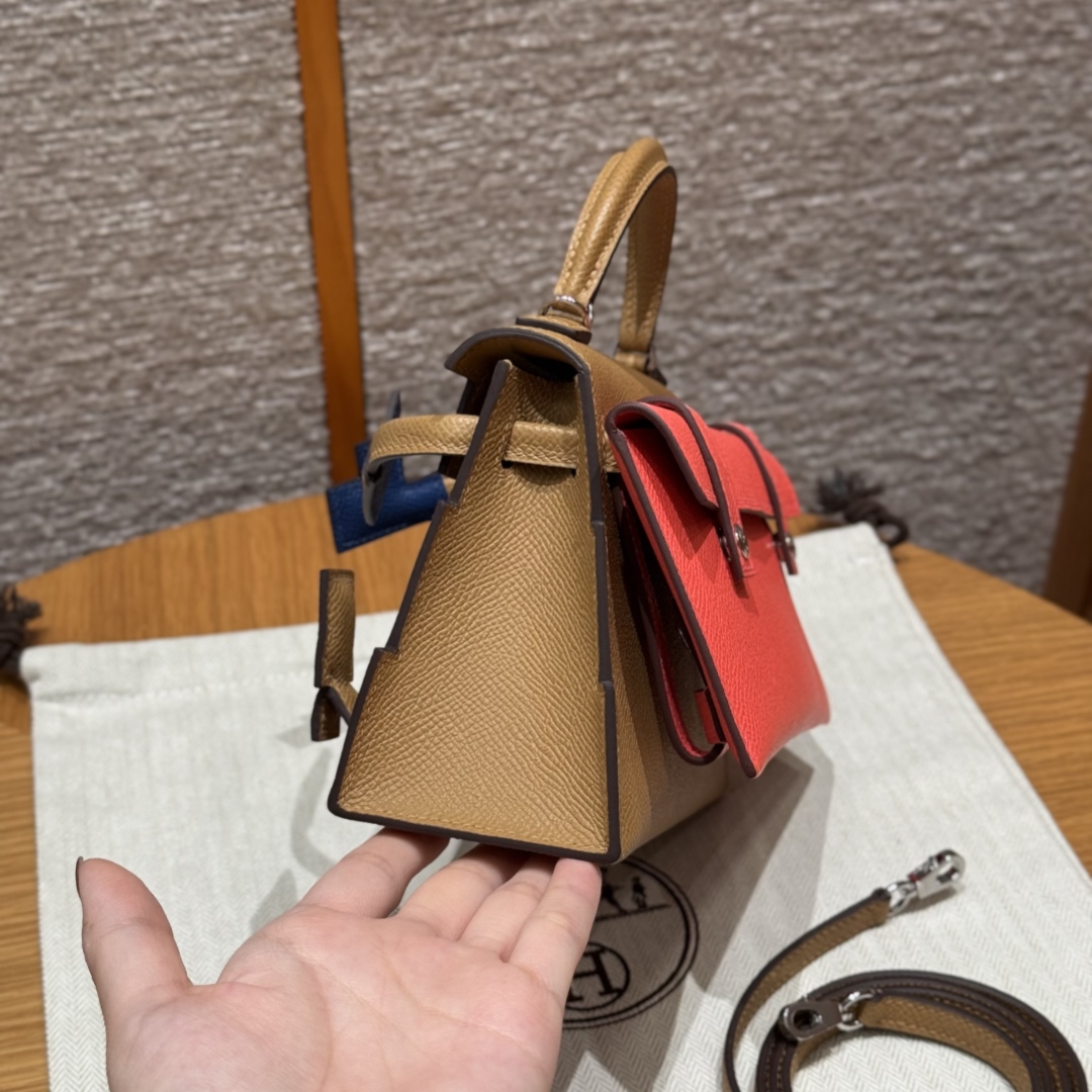Style：Kellydoll Picto
Colour：4B/Biscuit/0E/Rose Texas
Size：16.5*11.5*7cm
Leather：Epsom From France
Hardware：Silver 

马赛克娃娃包16.5，饼干色，肩包得克萨斯粉，掌纹皮，法国进口原厂牛皮，银扣，高级全手工专属订制‼️

客订实拍🐎🐎customer order🐎🐎