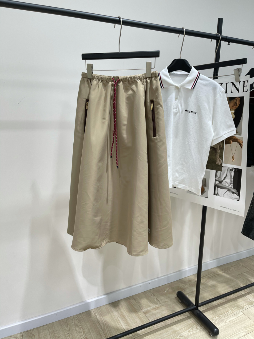 NO:318643,【M khaki red rope sun protection mid-length skirt】 Fabric light-sensitive quick-drying fabric color khaki Miumi* thin technological quick-drying fabric drawstring skirt texture is crisp and stylish upper body comfortable and breathable Decoration of three-dimensional letters below Pocket leather edge contrast color drawstring adjustment echo Large A-shaped version Drawstring elastic waist design Latest series High-profile fashionable set out to be fashionable and age-reducing flat size S waist circumference S waist circumference 64 elasticity, hip circumference, skirt length 78 M waist circumference 68 elasticity, hip circumference, skirt length 79 L waist circumference 72 elasticity, hip circumference, skirt length 80 manual measurement will have 2~3cm errors within the normal range, miumiu, skirt circumference, alexander wang19860909【M卡其色红绳防晒中长裙】 面料光感速干面料 颜色卡其色 Miumi*薄款科技速干面料抽绳半裙 质感挺括有型 上身舒适透气  饰以下摆立体字母装饰  口袋皮革包边撞色  抽绳调节呼应 大A字版型 抽绳弹力腰头设计  最新系列 高调时髦  成套出街洋气减龄 平铺尺码 S腰围64弹力,臀围不限,裙长78 M腰围68弹力,臀围不限,裙长79 L腰围72弹力,臀围不限,裙长80 手工测量会有2~3cm误差属于正常范围,,miumiu,skirts,alexander wang,Women's clothing