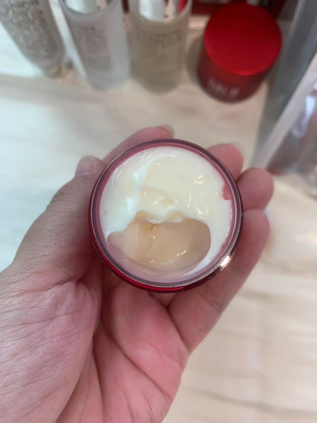 专/105💰
SK2小样九件套！内含：洗面奶20g，神仙水30ml，清滢露30ml，大红瓶面霜15g+15g=30g，前男友面膜4片。