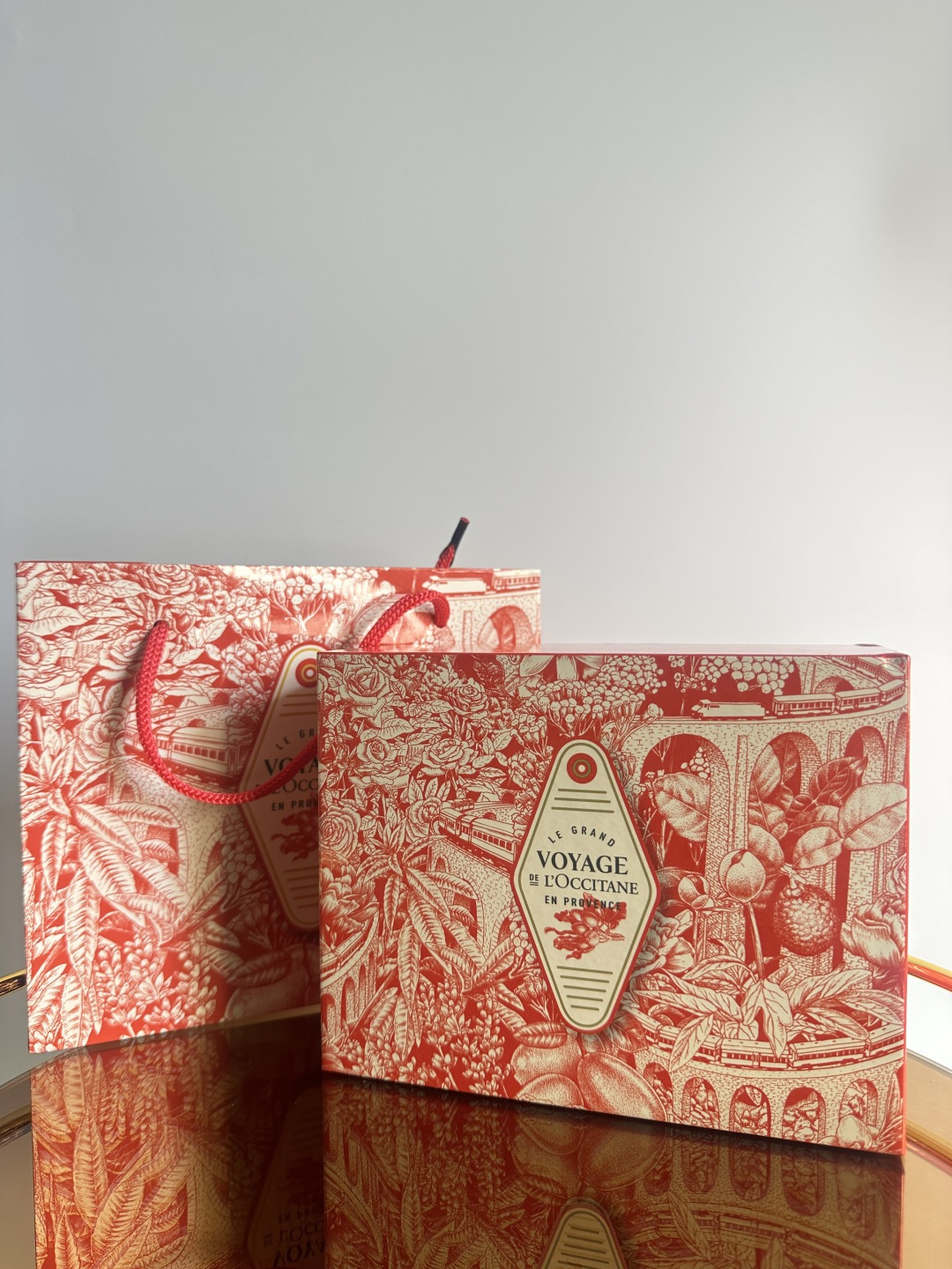 Set de ocho cremas de manos L'Occitane Edición Lichi! Incluye: Karité 30ml, Rosa 30ml, Cerezo 30ml, Peonía 30ml, Laurel…