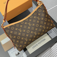 【渠道版】M28101 Carryall East West 手袋采用 Monogram 帆布塑造摩登廓形,以撞色名牌致 【渠道版】M28101 Carryall East West 手袋采用 Monogram 帆布塑造摩登廓形,以撞色名牌致