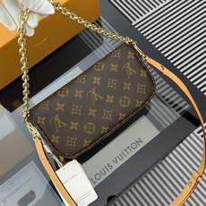 【渠道版】M81911 Wallet On Chain Ivy 手袋取材 Monogram 帆布,灵感源自千禧年代诞生的 【渠道版】M81911 Wallet On Chain Ivy 手袋取材 Monogram 帆布,灵感源自千禧年代诞生的