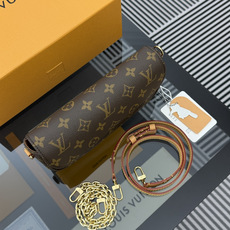 【渠道版】M81911 Wallet On Chain Ivy 手袋取材 Monogram 帆布,灵感源自千禧年代诞生的 【渠道版】M81911 Wallet On Chain Ivy 手袋取材 Monogram 帆布,灵感源自千禧年代诞生的