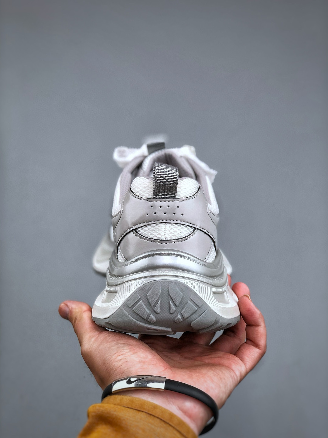 Gucci Chunky Low-Top Sneakers with Pearl Chain and Lace Detail - Stylish and Chic 7 cmp i1745952784196 9833 0 5