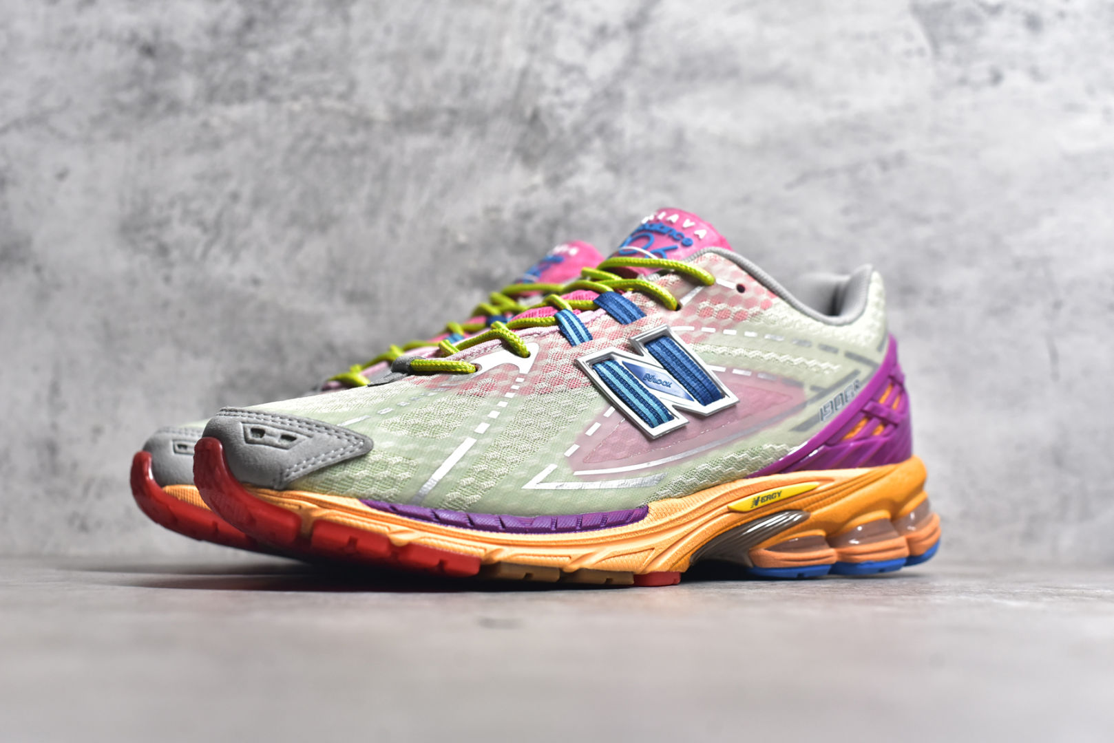 图片[2]-#New Balance NB新百伦系列复古老爹风休闲运动慢跑鞋 采用轻质牛剖革拼接透气网眼衬垫织物鞋面材质 T-Beam大底提供足步弓支撑 保持步态稳定 后跟搭载外露缓震胶 网眼衬垫通过不规律的色块实现做旧的美感 泛黄的鞋底更是进一步增添了复古气息 货号：M1906RKL 尺码：36 37 37.5 38 38.5 39.5 40 40.5 41.5 42 42.5 43 44 45-选品中心