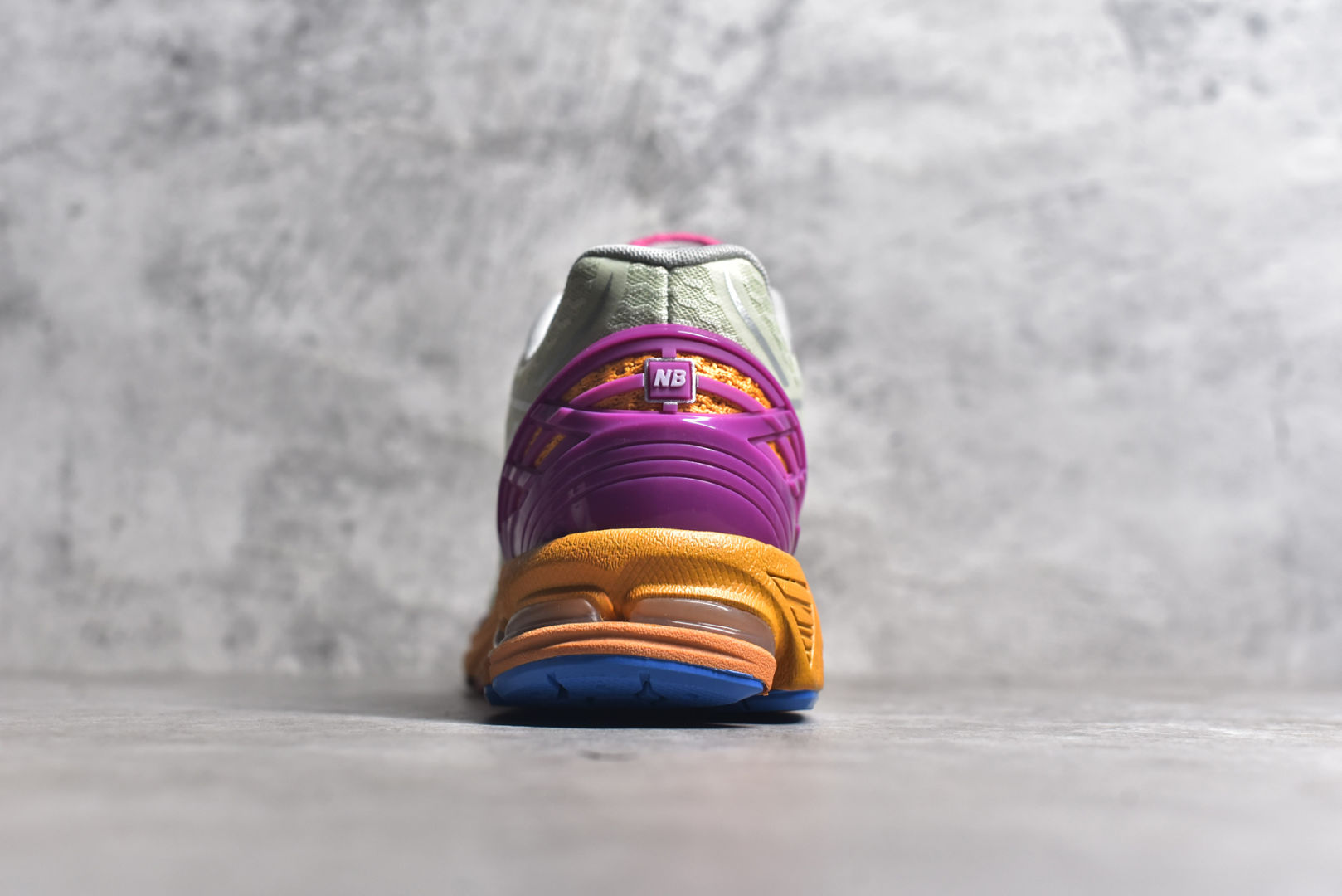 图片[5]-#New Balance NB新百伦系列复古老爹风休闲运动慢跑鞋 采用轻质牛剖革拼接透气网眼衬垫织物鞋面材质 T-Beam大底提供足步弓支撑 保持步态稳定 后跟搭载外露缓震胶 网眼衬垫通过不规律的色块实现做旧的美感 泛黄的鞋底更是进一步增添了复古气息 货号：M1906RKL 尺码：36 37 37.5 38 38.5 39.5 40 40.5 41.5 42 42.5 43 44 45-选品中心