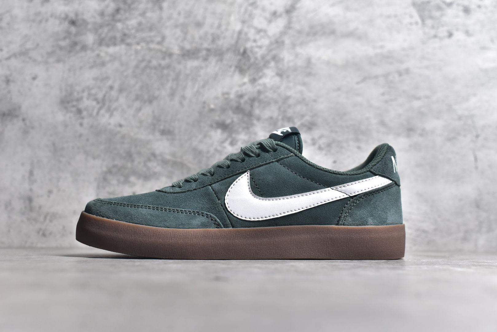 #NK Killshot 2 复古限定 耐克复古舒适防滑轻便低帮板鞋 此次品牌选用Nike旗下经典带款NikeKillshot 鞋款为蓝本，采用帆白色、藏蓝色和生胶色的配色设计。帆布与魔皮材质打造的鞋身，质感十足。 货号：FQ8903-300 尺码：36 36.5 37.5 38 38.5 39 40 40.5 41 42 42.5 43 44 45-选品中心