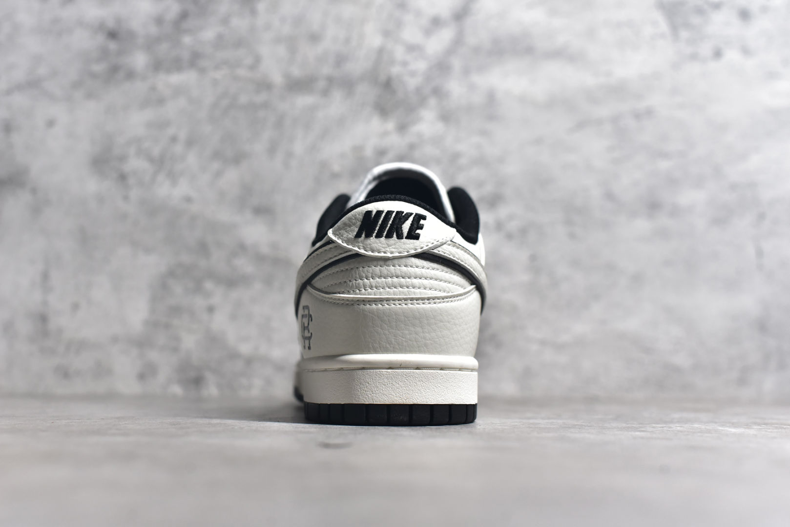 图片[5]-#Reigning Champ x Nk SB Dunk Low 联名三勾 米金配色 低帮休闲运动滑板板鞋 RC3085-896 #3M反光 大厂纯原品质出货 纯正版型 定制鞋盒 皮料切割干净无任何毛边 细节完美 超高清洁度 尺码：36 36.5 37.5 38 38.5 39 40 40.5 41 42 42.5 43 44 44.5 45-选品中心