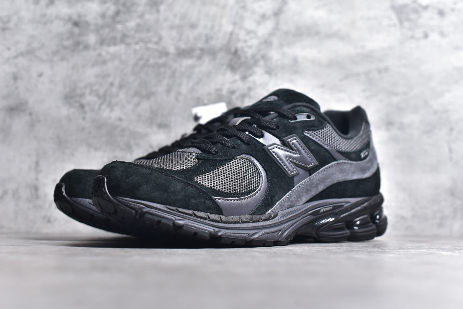图片[2]-#New Balance WL2002 复古休闲跑步鞋 M2002RBL全新批次 细节材料升级，鞋款延续了经典科技，升级版N-ERGY缓震物料机能与材质上脚太舒适了，鞋面的柔软麂皮搭配尼龙网布，特别透气而且还复古感，不管是搭配牛仔裤还工装裤都是百搭！尺码：36 37 37.5 38 38.5 39 40 40.5 41 42 42.5 43 44 45 46.5-选品中心
