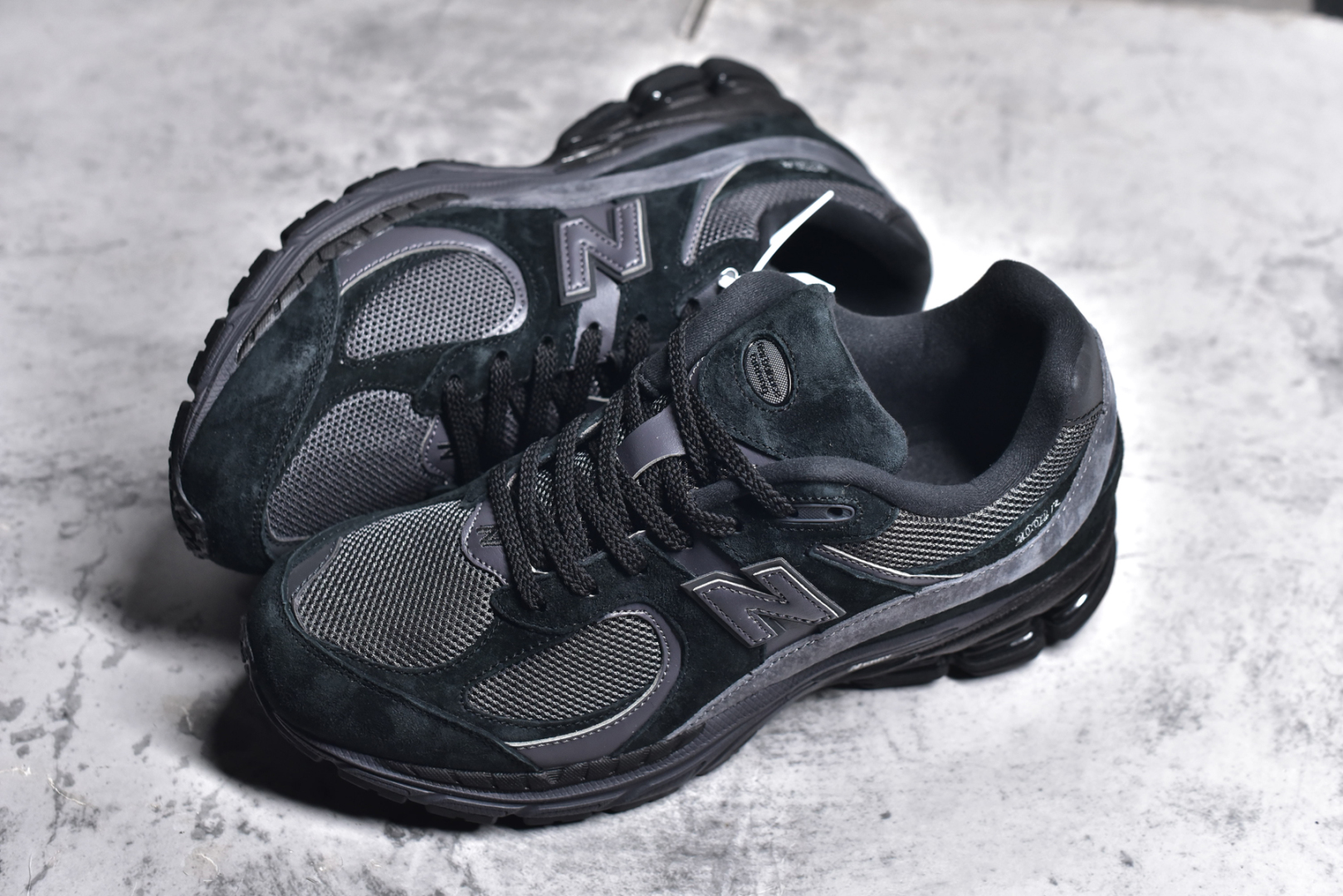 图片[7]-#New Balance WL2002 复古休闲跑步鞋 M2002RBL全新批次 细节材料升级，鞋款延续了经典科技，升级版N-ERGY缓震物料机能与材质上脚太舒适了，鞋面的柔软麂皮搭配尼龙网布，特别透气而且还复古感，不管是搭配牛仔裤还工装裤都是百搭！尺码：36 37 37.5 38 38.5 39 40 40.5 41 42 42.5 43 44 45 46.5-选品中心