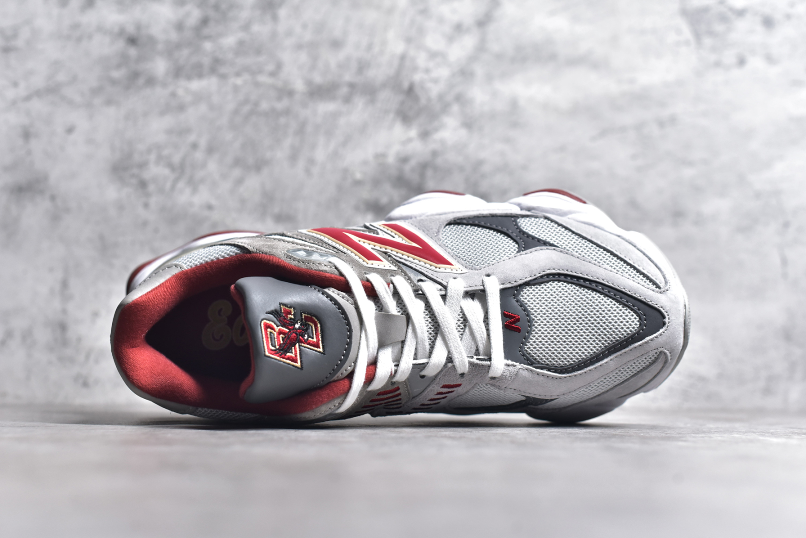 图片[4]-#Joe Freshgoods x New Balance NB9060 联名款 复古休闲运动慢跑鞋 鞋款灵感源自设计师本人对夏日的怀日回忆。鞋面大身由空间双格及磨砂鞋面拼接而生，配以柔和、温暖的粉橘色调，夏日氛围拉满#采用大面积网眼以及麂皮材质覆盖鞋身，还原经典气质。搭载ABZORB避震科技，由泡沫聚酯制成，上脚可以有效减少由鞋底反弹对身体及双腿的冲击力 货号： U9060EGL 尺码：36 37 37.5 38 38.5 39.5 40 40.5 41.5 42 42.5 43 44 44.5 45 46.5-选品中心