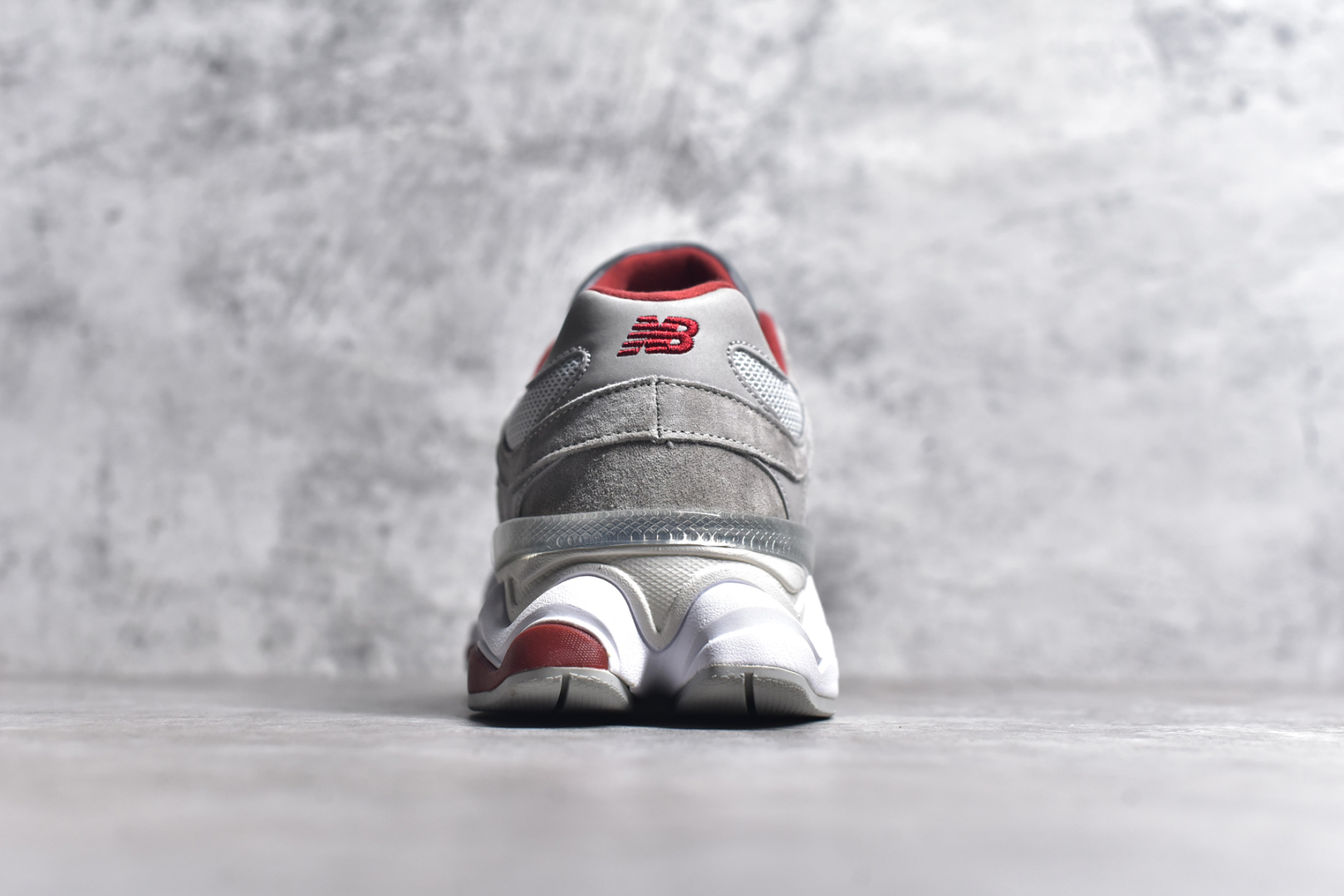 图片[5]-#Joe Freshgoods x New Balance NB9060 联名款 复古休闲运动慢跑鞋 鞋款灵感源自设计师本人对夏日的怀日回忆。鞋面大身由空间双格及磨砂鞋面拼接而生，配以柔和、温暖的粉橘色调，夏日氛围拉满#采用大面积网眼以及麂皮材质覆盖鞋身，还原经典气质。搭载ABZORB避震科技，由泡沫聚酯制成，上脚可以有效减少由鞋底反弹对身体及双腿的冲击力 货号： U9060EGL 尺码：36 37 37.5 38 38.5 39.5 40 40.5 41.5 42 42.5 43 44 44.5 45 46.5-选品中心