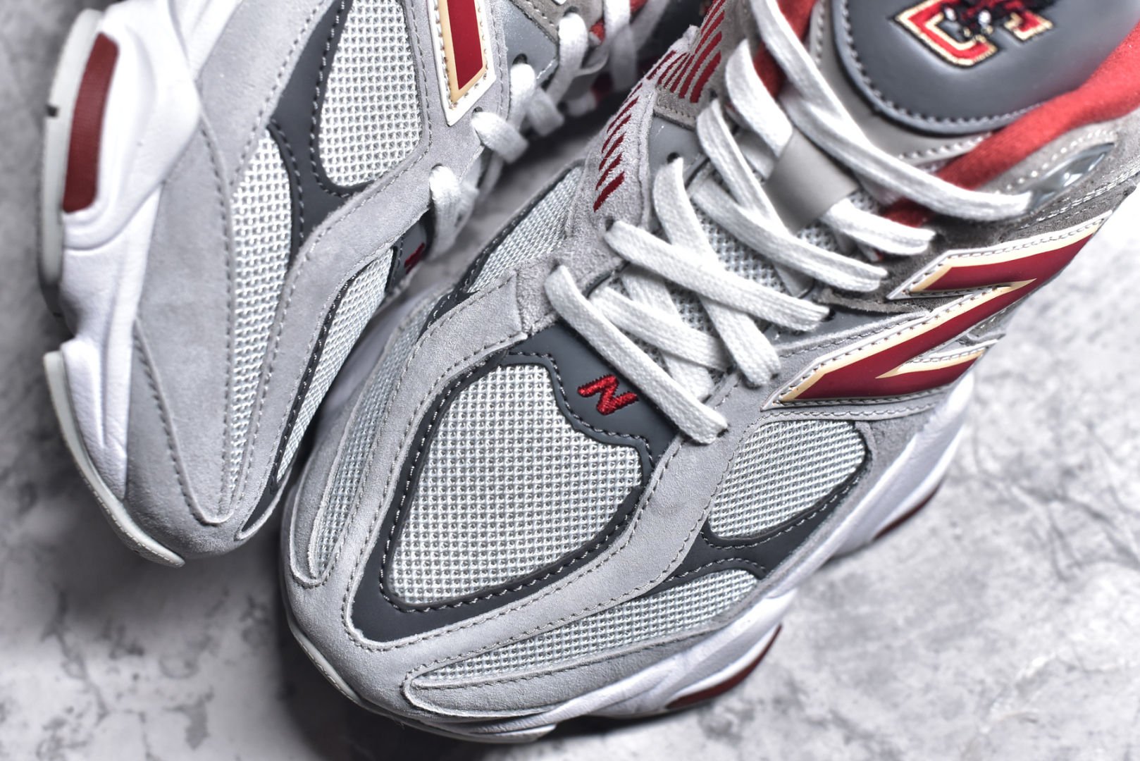 图片[8]-#Joe Freshgoods x New Balance NB9060 联名款 复古休闲运动慢跑鞋 鞋款灵感源自设计师本人对夏日的怀日回忆。鞋面大身由空间双格及磨砂鞋面拼接而生，配以柔和、温暖的粉橘色调，夏日氛围拉满#采用大面积网眼以及麂皮材质覆盖鞋身，还原经典气质。搭载ABZORB避震科技，由泡沫聚酯制成，上脚可以有效减少由鞋底反弹对身体及双腿的冲击力 货号： U9060EGL 尺码：36 37 37.5 38 38.5 39.5 40 40.5 41.5 42 42.5 43 44 44.5 45 46.5-选品中心