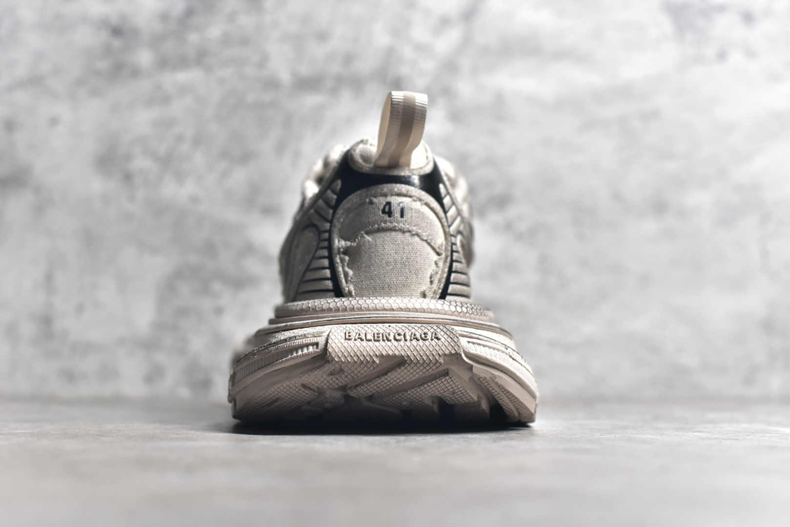 图片[5]-#BALENCIAGA 3XL Sneakers 巴黎世家十代网布系带低帮走秀复古老爹鞋 全套原纸板楦头开发 最原汁原味的灵魂版型 全鞋荧光划线卡点 胶水把控整洁度追求极致完美 每一双都是工艺品 多重QC质检 超越公司货的品控标准 实实在在的免检产品 原盒原配 正确字体电绣 粗细、位置、大小正确 侧边TPU 透气孔匹配意产原版 正确分离大底 TPU软底 原版一致大底LOGO 立体感十足 原厂皮料水洗做旧 采购原厂网纱 不含皮革 网布材料和聚氨酯 磨损效果 鞋头边缘和后帮 Balenciaga 徽标 鞋面和后跟凸印尺码 鞋舌 3XL 橡胶品牌标识和反光细节 鞋帮拉袢和鞋舌拉祥 配反光细节 备用鞋带在鞋履前侧 可在穿着前取下 便于不同造型搭配 偏大一码 尺码：35 36 37 38 39 40 41 42 43 44 45 46-选品中心