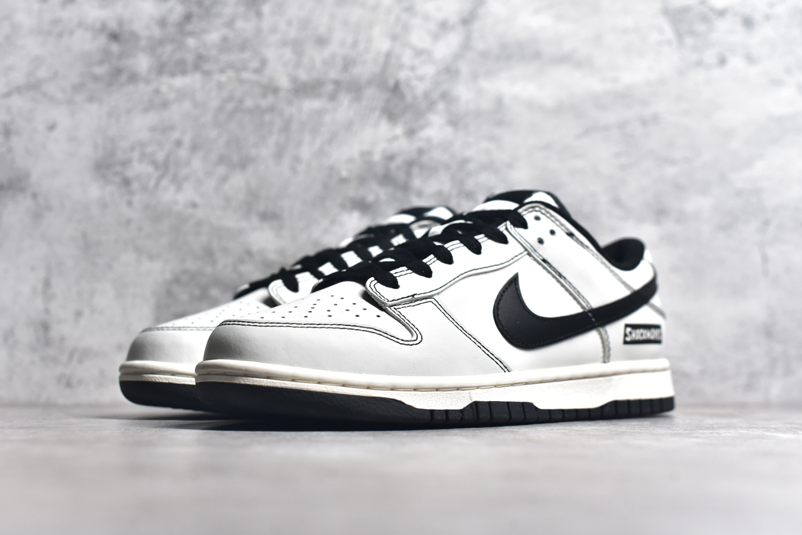 图片[2]-#NK Dunk Low \”Panda\” 线条熊猫 氧化做旧 高街潮流 复古低帮休闲板鞋 DD1391-100 #配色灵感来源以简约高街为主题，黑色线条增加了鞋子的层次感，米白配色的鞋面，简约又百搭。 尺码：40 40.5 41 42 42.5 43 44 44.5 45 46-选品中心
