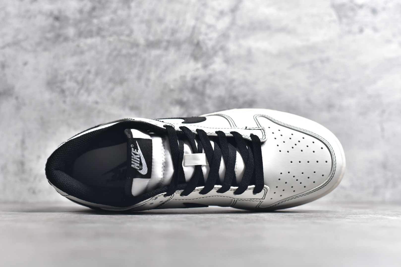 图片[4]-#NK Dunk Low \”Panda\” 线条熊猫 氧化做旧 高街潮流 复古低帮休闲板鞋 DD1391-100 #配色灵感来源以简约高街为主题，黑色线条增加了鞋子的层次感，米白配色的鞋面，简约又百搭。 尺码：40 40.5 41 42 42.5 43 44 44.5 45 46-选品中心