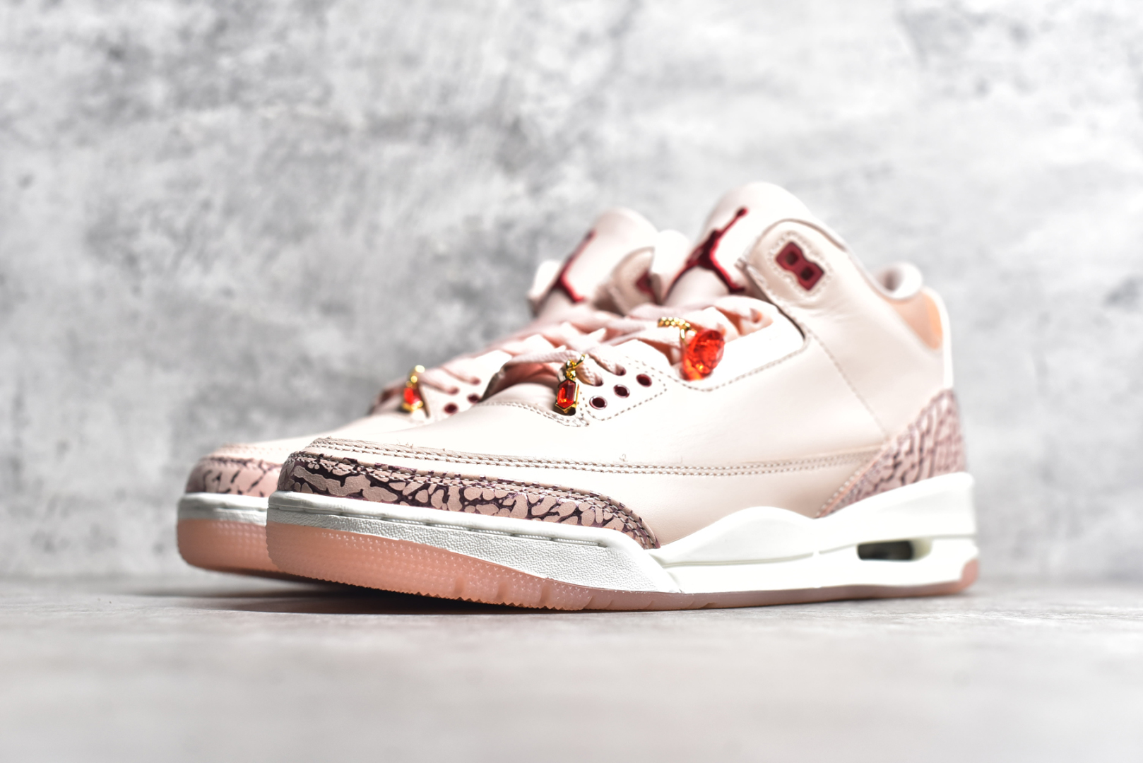 图片[2]-#Air Jordan 3 Retro \” Valentine\’s Day\” AJ3乔3 文化篮球鞋 HJ0178-600 国内一线大厂OG出品 匠心打造 原厂皮料原厂数据 全新纸板 模具打造 外贸 平台高端零售专供品质 品质毋庸置疑 一眼正品既视感 细节均已解码 尺码：36 36.5 37.5 38 38.5 39 40 40.5 41 42 42.5 43 44 44.5-选品中心